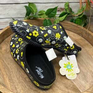 Western Chief Garden Clog Honey Bee Hive Black Yellow Flower NWT Slip On Shoes 9